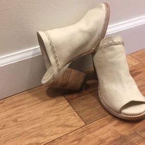 Freebird by StevenBambi Mule Ivory/Lt.Cream Size 8